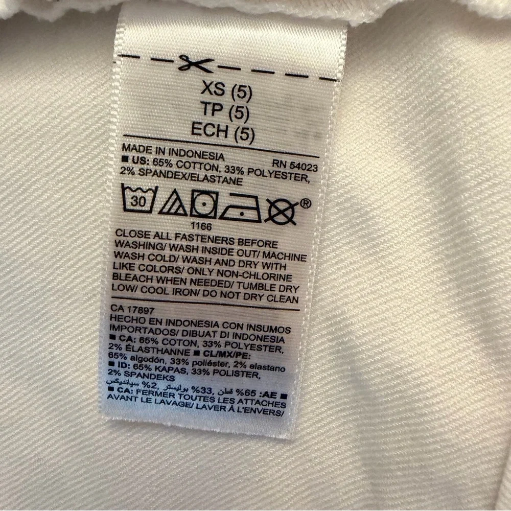 3 for 25! Old Navy Kids White Jean Jacket, size XS‎ (5T)